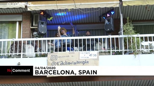 Βαρκελώνη: Μουσική, χορός, τραγούδια και...χειροκρότημα στα μπαλκόνια