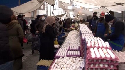 Pazarda sosyal mesafesiz, maskesiz alışveriş