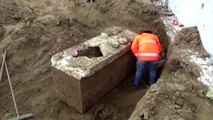 Silivri'de boş arazide lahit mezar bulundu