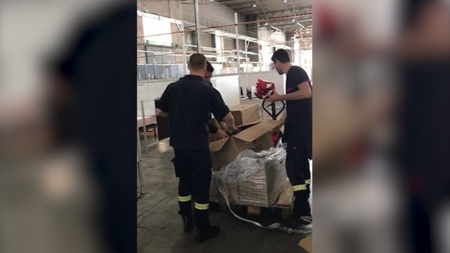 Iberia dona mantas y neceseres al hospital de campaña de Barcelona
