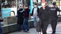 Antalya'da PTT önündeki örnek sosyal mesafeli yoğunluk