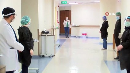 Korona Virüs Tedavisi Tamamlanan Hemşire Alkışlarla Taburcu Edildi