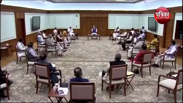 Coronavirus: PM Modi ने दिया 1.70 Lakh Crore का पैकेज, Rahul Gandhi ने की PM की तारीफ