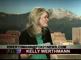 Apresentadora de jornal cai na gargalhada!