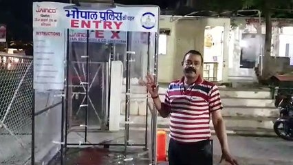 पुलिसकर्मियों के स्वास्थ का ध्यान रखते हुए लगाई गई फूल बॉडी सेनेटाइज मशीन
