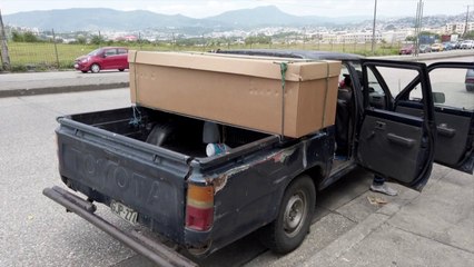Ataúdes de cartón para los muertos del nuevo coronavirus en Guayaquil