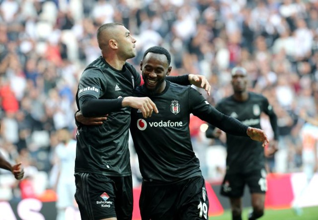 Burak Yılmaz ve N'Koudou'nun güldüren diyaloğu: Ben sana pas veriyorum, sen atamıyorsun