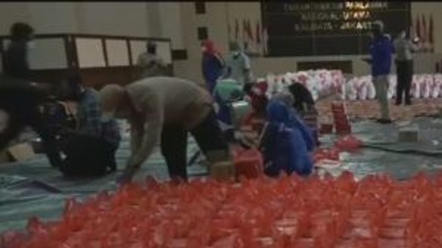 Kemensos Berikan Bantuan Sembako dan Makanan di Jakarta Selama PSBB Berlangsung