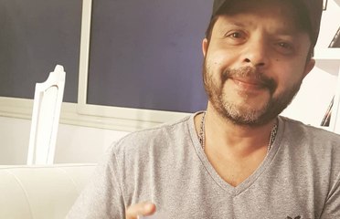 رد فعل طريف لمحمد هنيدي على سؤال يخص طوله