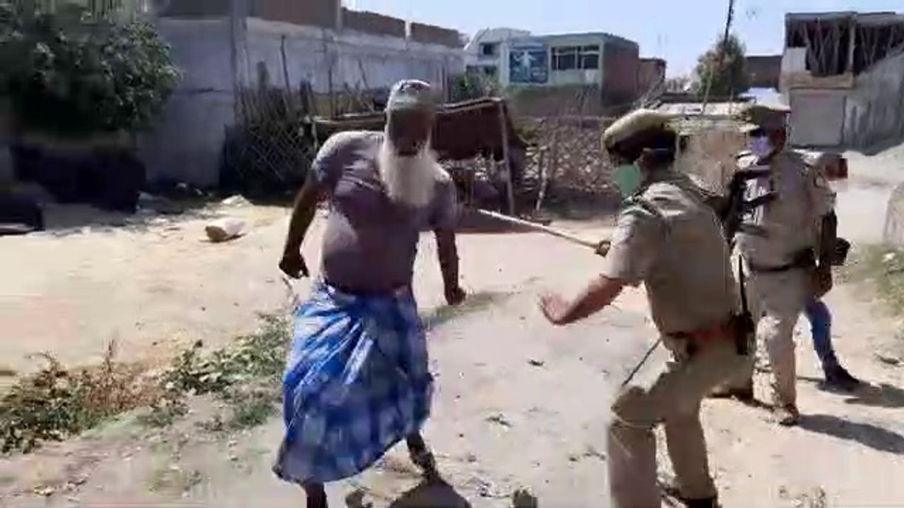 in logo ne kiya tha police oe hamla bad me inke sath kya hua dekho (1)