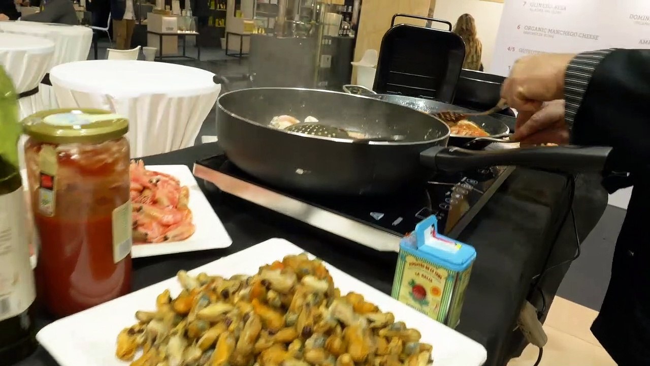 LA BAMBINA CATERING SHOWCOOKING FIDEUA