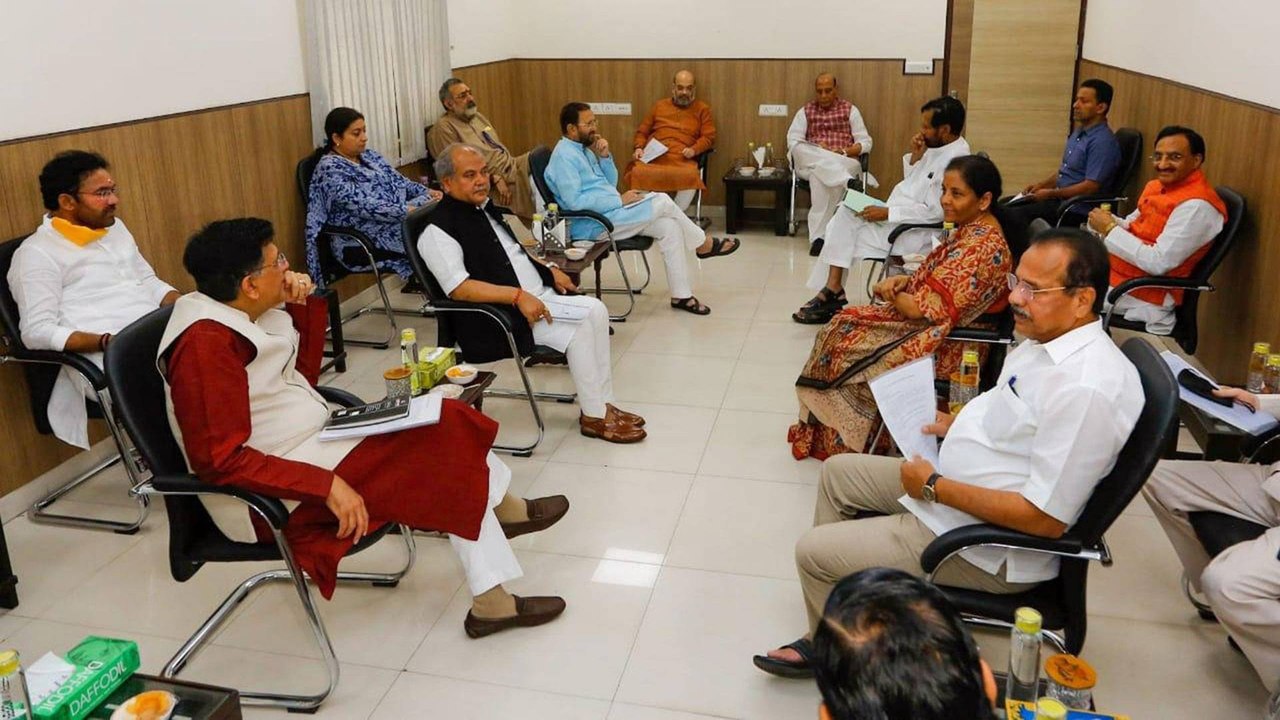 Corona: Rajnath Singh chairs meeting of Group of Ministers