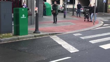 Colas ante los supermercados en Bilbao para comprar antes de Semana Santa