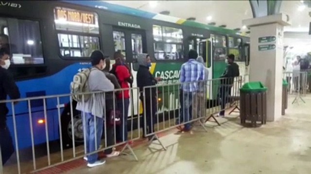 Terminais de transbordo registram baixa circulação de passageiros na manhã desta terça-feira