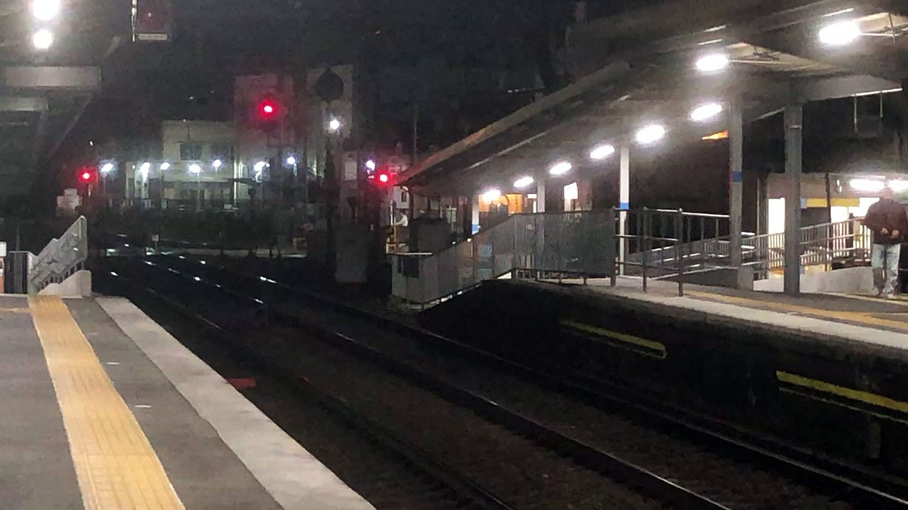 難波行き特急ひのとり　弥刀駅通過シーン