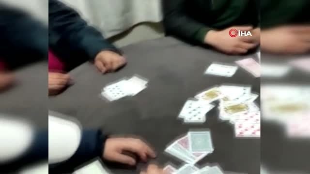 Fatih'te kumar oynanan kahveye polis baskını kamerada