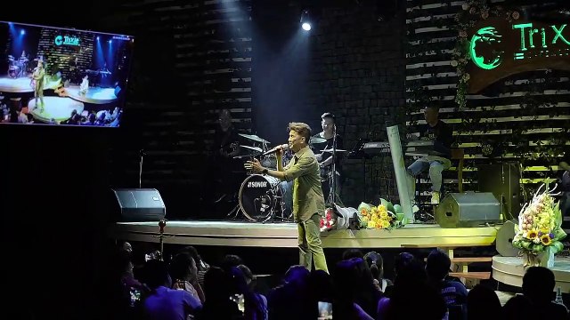 Đàm Vĩnh Hưng Hát Tặng Bố Mẹ Cầu Thủ Quang Hải | Liên Khúc Anh Còn Nợ Em, Xin Lỗi Tình Yêu