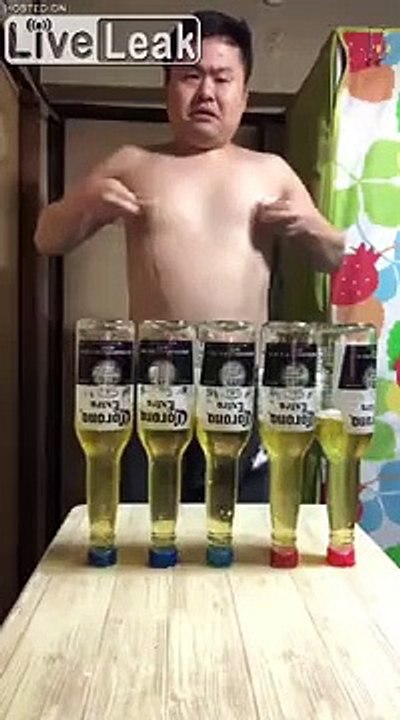 Il décapsule 5 coronas d'un coup...