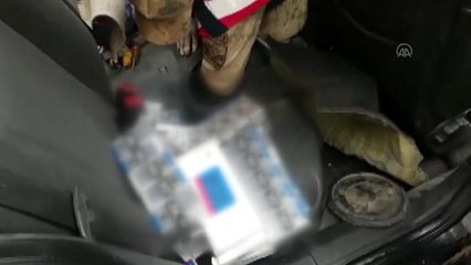 Otomobilde 1480 paket gümrük kaçağı sigara ele geçirildi
