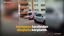 Koronavirüsü yendi, komşuları tarafından alkışlarla karşılandı