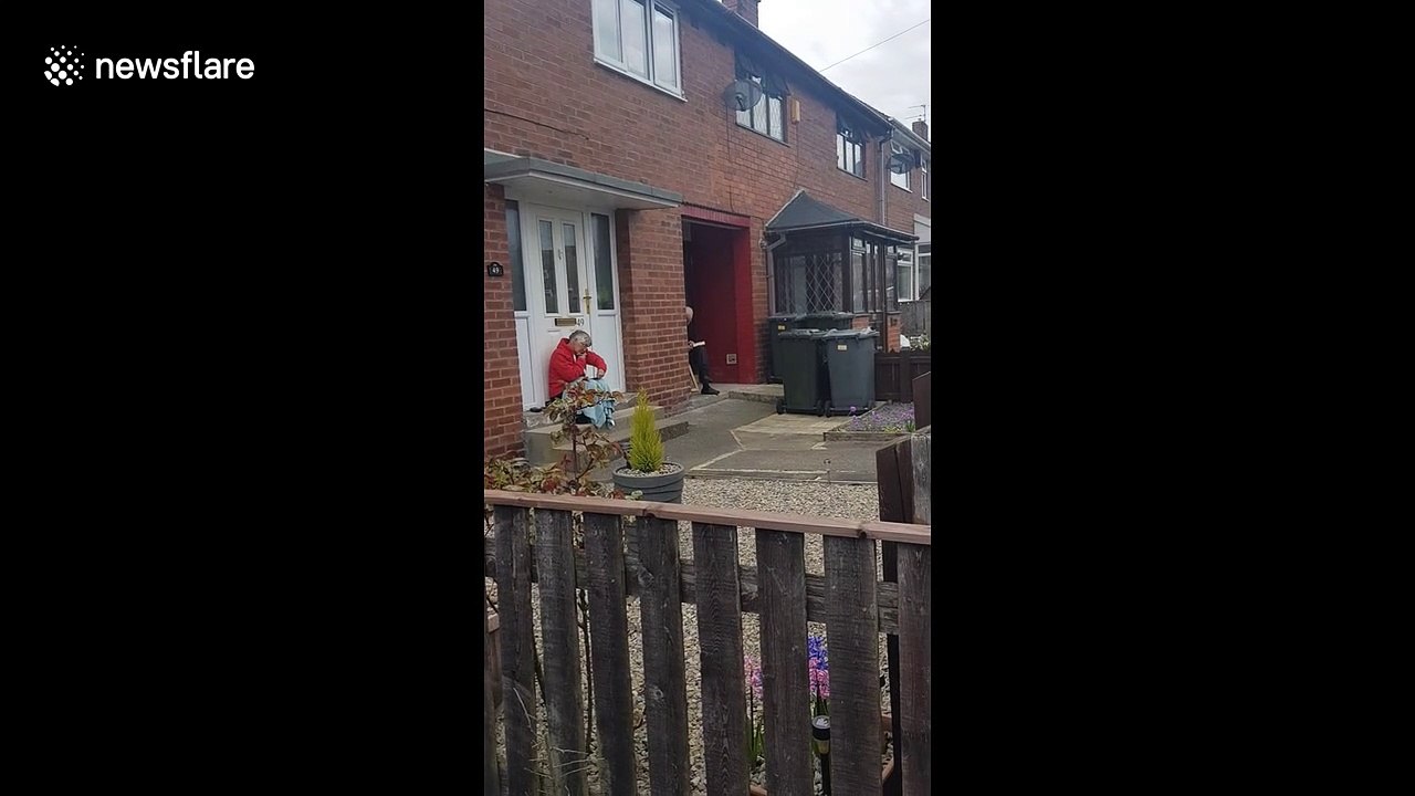 UK man hosts bingo night for isolated residents in Tyneside neighbourhood during coronavirus lockdown