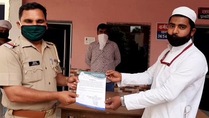 शामली: मौलाना ने पुलिस को सम्मानित कर किया धन्यवाद