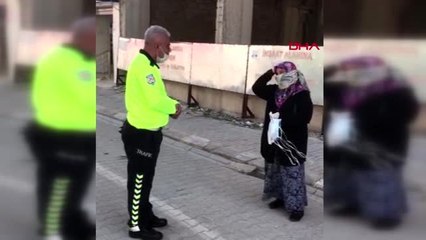 HATAY Reyhanlı&#039;da polis maske dağıttı