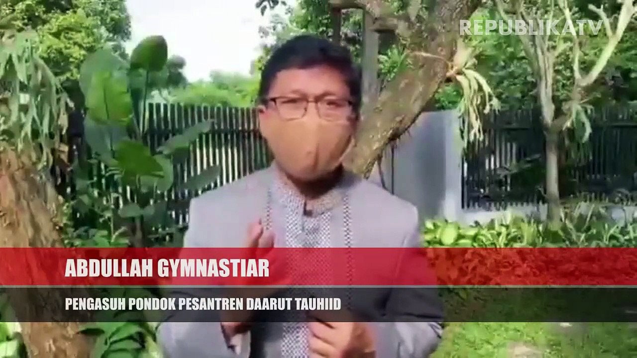 Siswa disabilitas netra didampingi guru memprak...