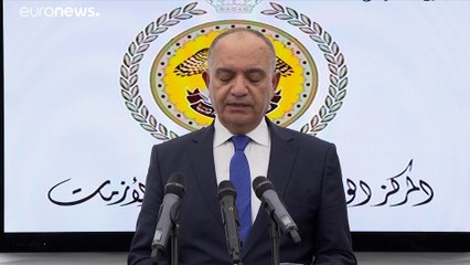 شاهد: الملك عبدالله في زيارة لتفقد مخزون الأردن من المعدات الطبية