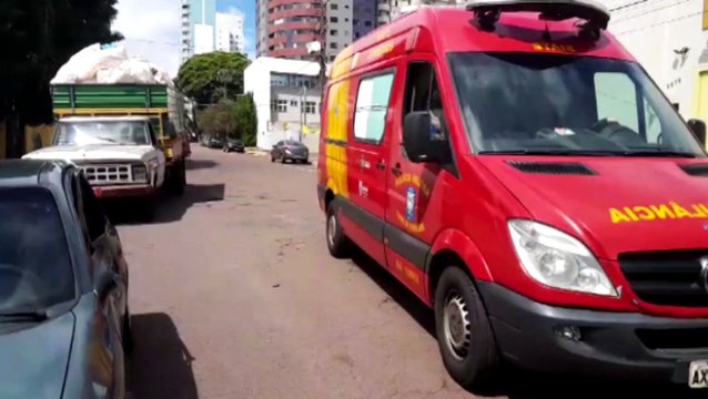 Caminhonete F-4000 e Corsa batem na Rua Minas Gerais, no Centro