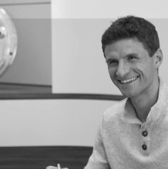 Muller delighted to sign new Bayern contract