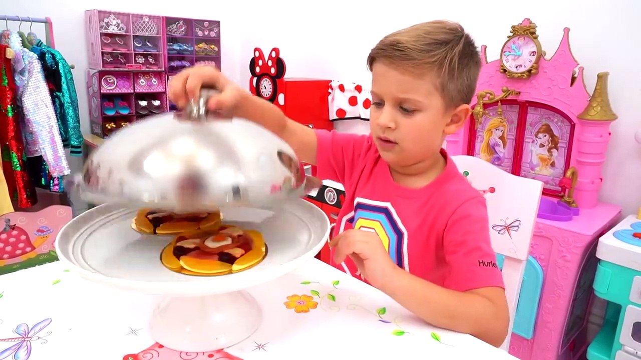 Diana Pretend Play with Candy food