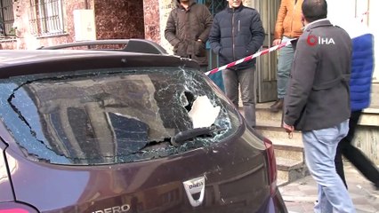 Şiddetli Rüzgar Nedeniyle Sultangazi’de Çatı Uçtu