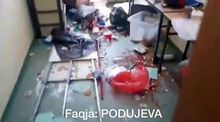 Pamje të mjerueshme, disa persona të pa ndërgjegjshëm thyejnë shkollen 480 x 846