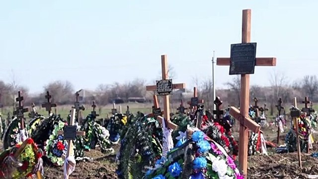 Alcalde ucraniano manda cavar cientos de tumbas como previsión por coronavirus