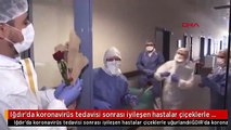 Iğdır'da koronavirüs tedavisi sonrası iyileşen hastalar çiçeklerle uğurlandı