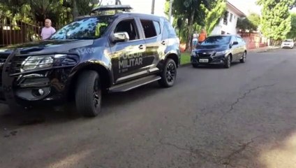 Fugindo da Polícia, homem capota carro carregado com maconha no Bairro Neva