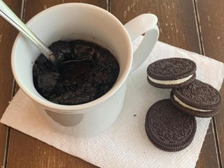 Don’t Feel Like Baking? Make This Oreo Cake in a Mug Instead