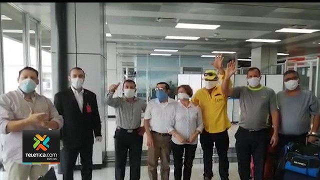 tn7-Ocho costarricenses regresan al país tras permanecer un mes aislados en El Salvador -070420