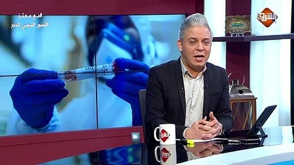 بعد إغلاق الحرم ومنع الصلاة فيه .. سيدة سعودية تبكي وتطعم الحمام في الحرم !!