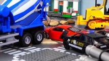 Kids Toy Videos US - Police Cars vs Street Racers. Cars stuck in the mud and go to the car wash to wash.
