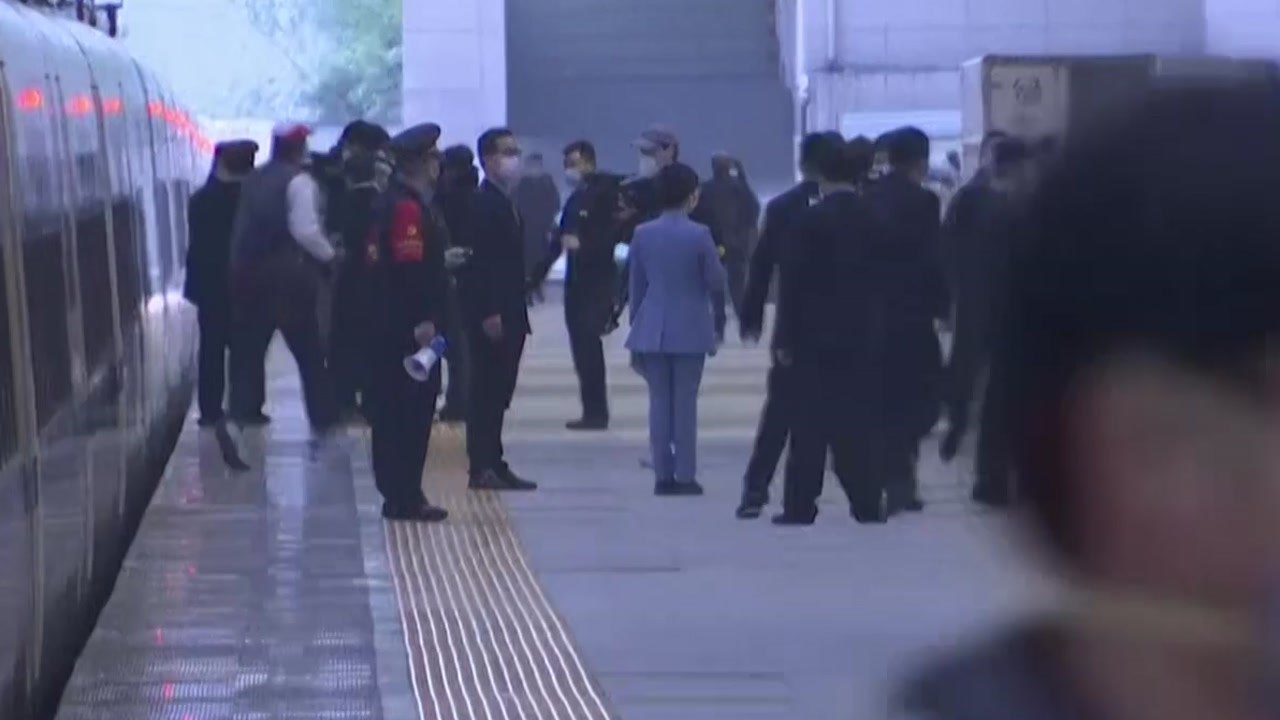우한 봉쇄조치 해제...열차 항공 등 운행 정상화 / YTN