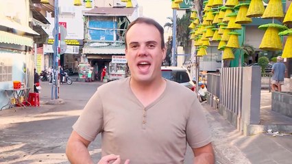 Saigon Street Food Vietnam 2020 - Only $ 2 with delicious egg yolk noodles - Go and Taste