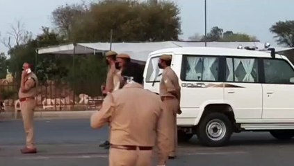 इटावा: पुलिस ने दो युवको को अवैध शराब के साथ किया गिरफ्तार