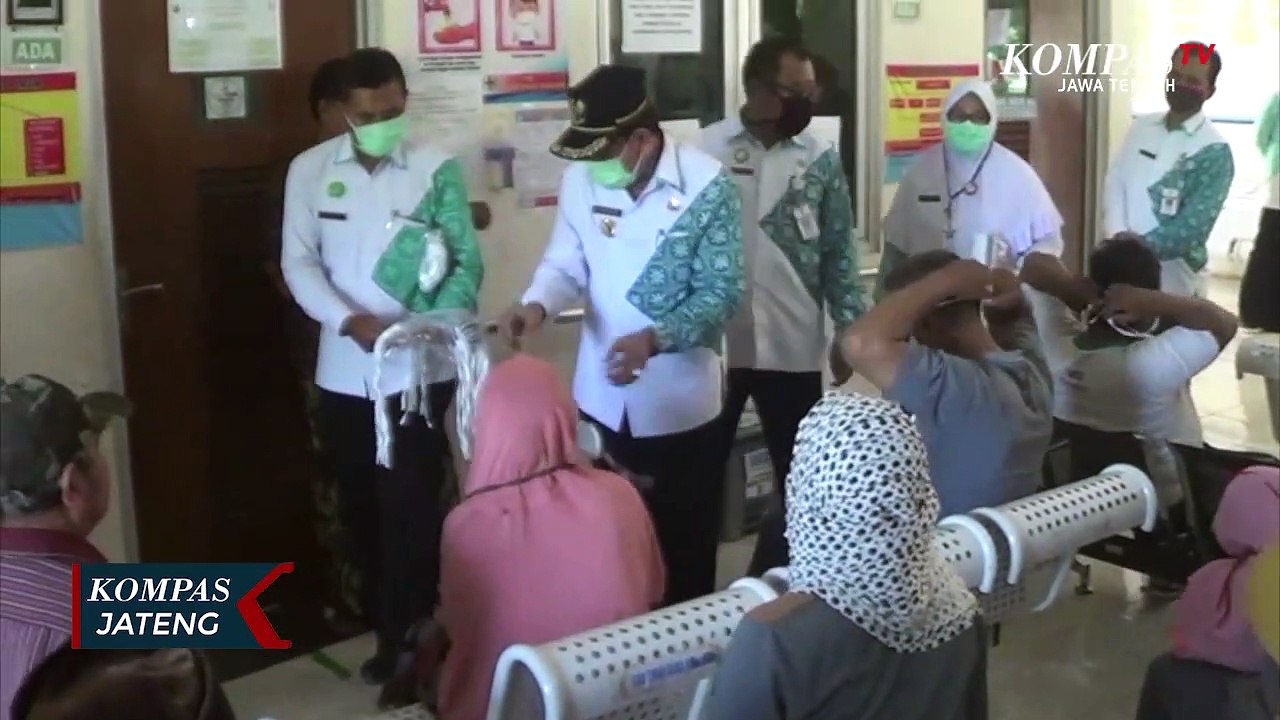 Pemkot Pekalongan Bagikan Ribuan Masker