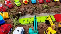 Kids Toy Videos US - Transporte de camiones cruzando el río con excavadoras montacargas coches juguetes para niños y juguetes