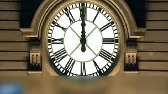 Espectacular juego de luces en Wuhan para anunciar el fin del confinamiento