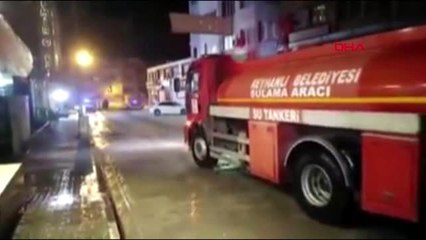 HATAY Reyhanlı'da cadde ve sokaklar gece dezenfekte edildi