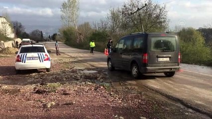 Otomobil elektrik direğine çarptı: 2 ölü, 2 yaralı