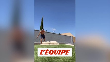 De Minaur s'essaie au backflip - Tennis - WTF